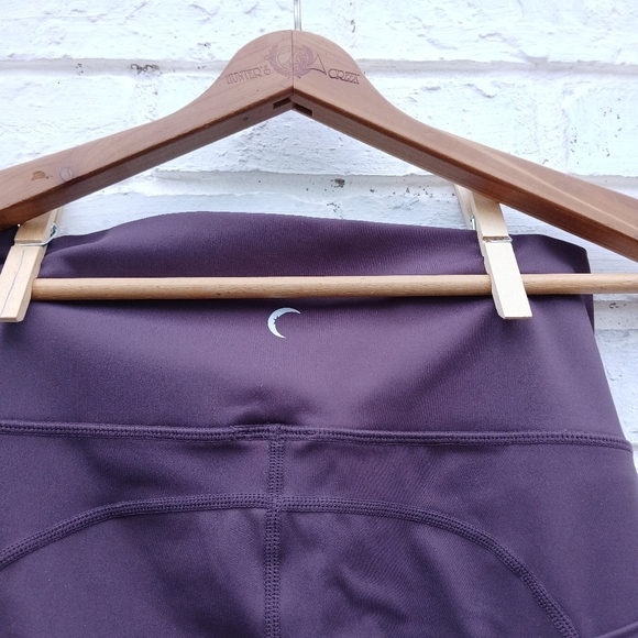 Zyia Active Brilliant Highrise Capri Leggings Plum Wine - Picture 4 of 6